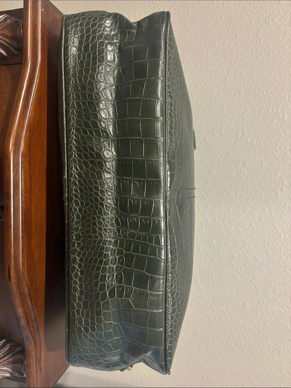 Estee Lauder Dark Green Croc-Embossed Makeup Pouch NWOT